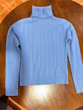100% Cashemire Cable-Knit Turtleneck Sweater in Sky Blue